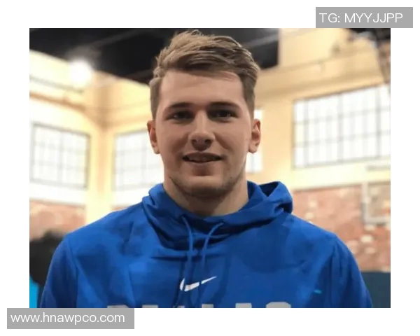 年轻足球球星帅气风采大放异彩引领新时代潮流魅力与实力并存 年轻足球球星帅气风采大放异彩引领新时代潮流魅力与实力并存