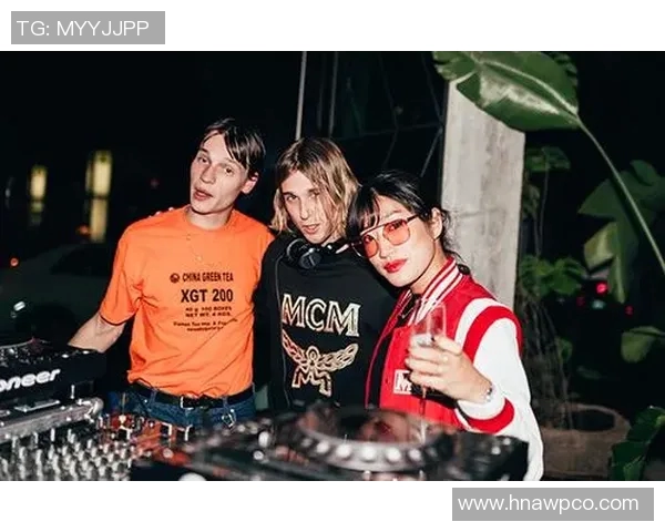 用DJ节奏为你呈现足坛传奇球星的精彩瞬间与辉煌历程