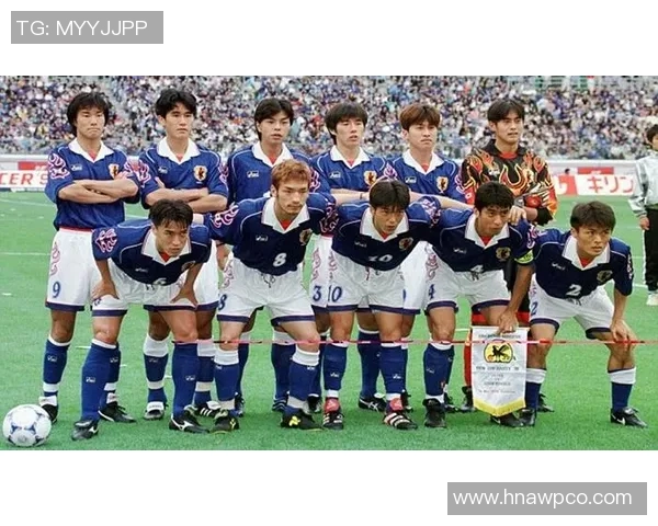 街头足球传奇:从普通球员到街头表演明星的奋斗之路 街头足球传奇:从普通球员到街头表演明星的奋斗之路